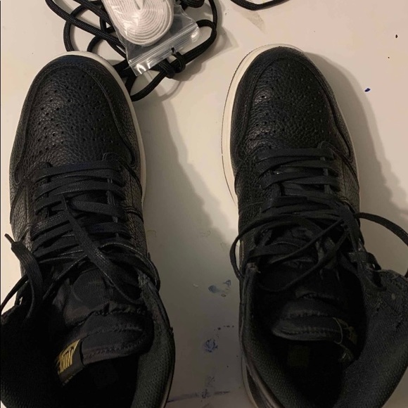 Jordan 1 High “City of Flight” - Picture 2 of 4